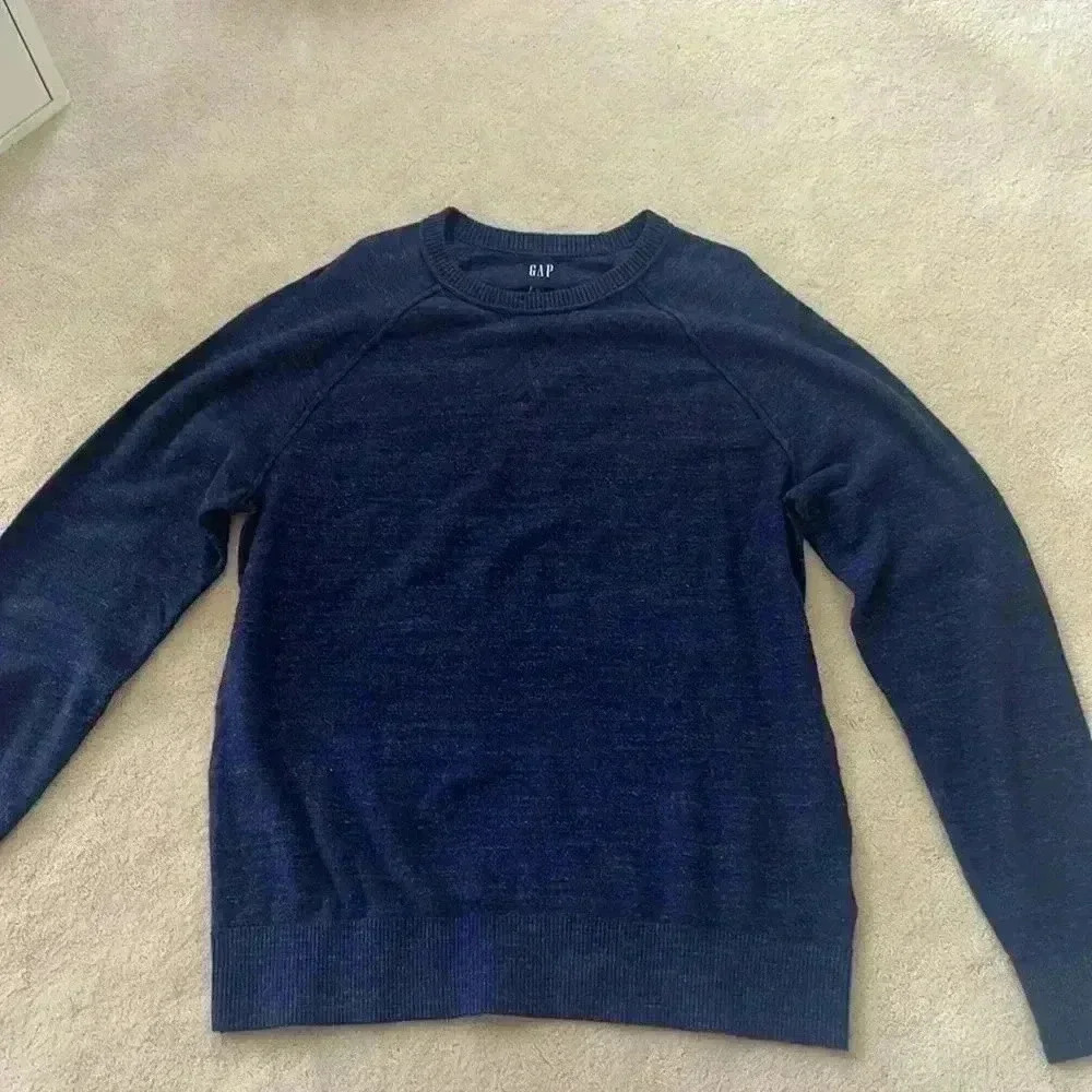 GAP  - men’s blue knitted sweater